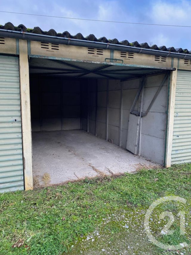 parking à louer - 15.0 m2 - LAVAL - 53 - PAYS-DE-LOIRE - Century 21 Dréano Immobilier