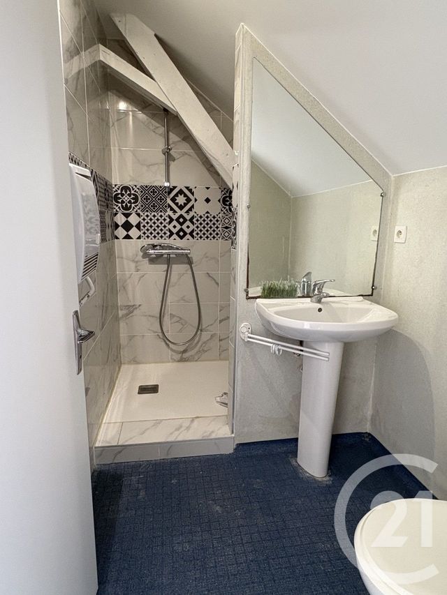Appartement T2 à louer - 2 pièces - 41.77 m2 - ST JEAN SUR MAYENNE - 53 - PAYS-DE-LOIRE - Century 21 Dréano Immobilier
