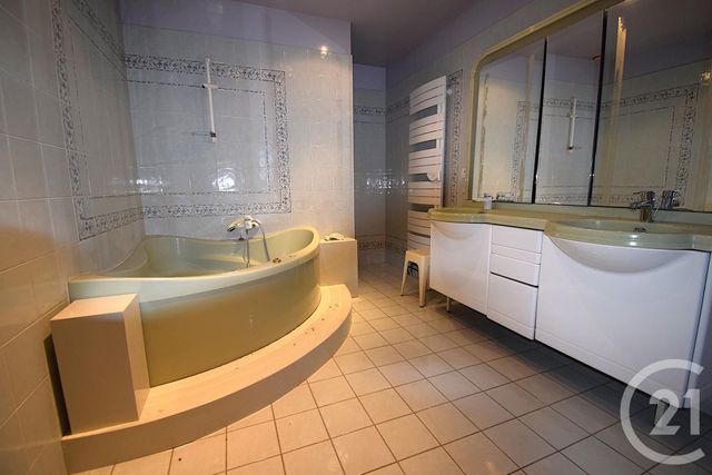 maison à vendre - 7 pièces - 240.0 m2 - VAIGES - 53 - PAYS-DE-LOIRE - Century 21 Dréano Immobilier