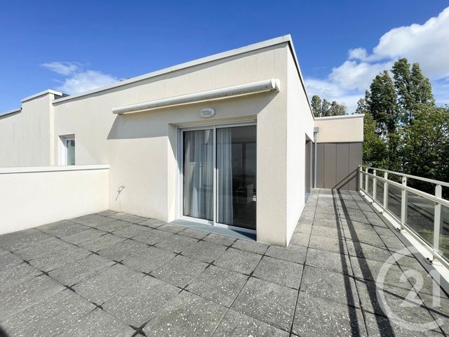 Afficher la photo en grand Appartement T3 à vendre - 4 pièces - 76.0 m2 - ST BERTHEVIN - 53 - PAYS-DE-LOIRE - Century 21 Dréano Immobilier