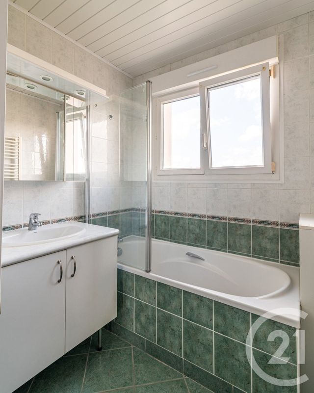 Appartement T3 à louer - 3 pièces - 64.64 m2 - LAVAL - 53 - PAYS-DE-LOIRE - Century 21 Dréano Immobilier