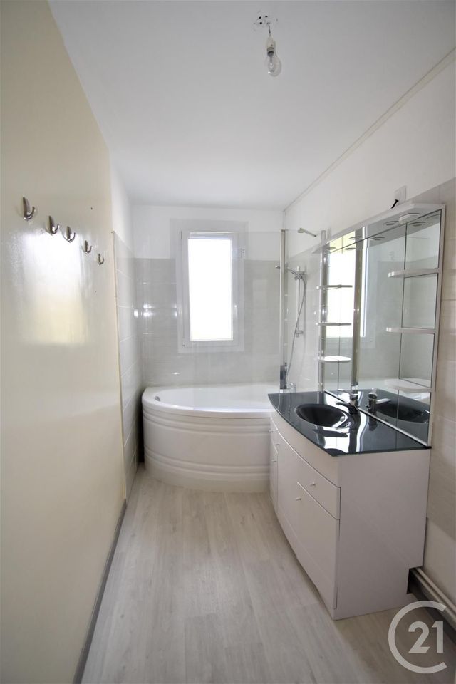 Appartement F3 à louer - 4 pièces - 76.0 m2 - LAVAL - 53 - PAYS-DE-LOIRE - Century 21 Dréano Immobilier