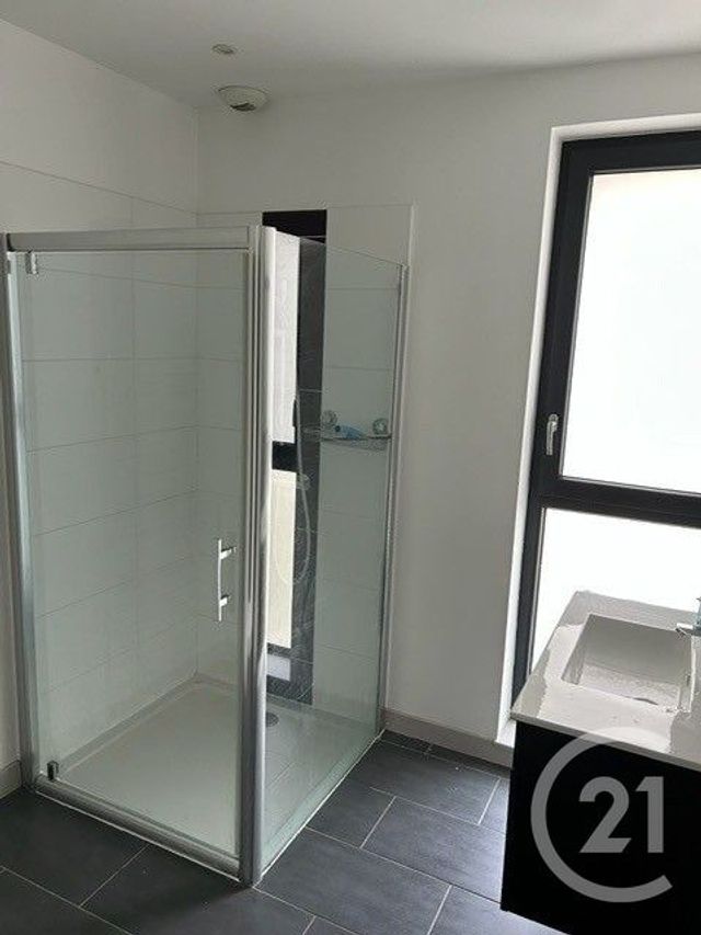 Afficher la photo en grand Appartement F4 à louer - 4 pièces - 83.4 m2 - LAVAL - 53 - PAYS-DE-LOIRE - Century 21 Dréano Immobilier