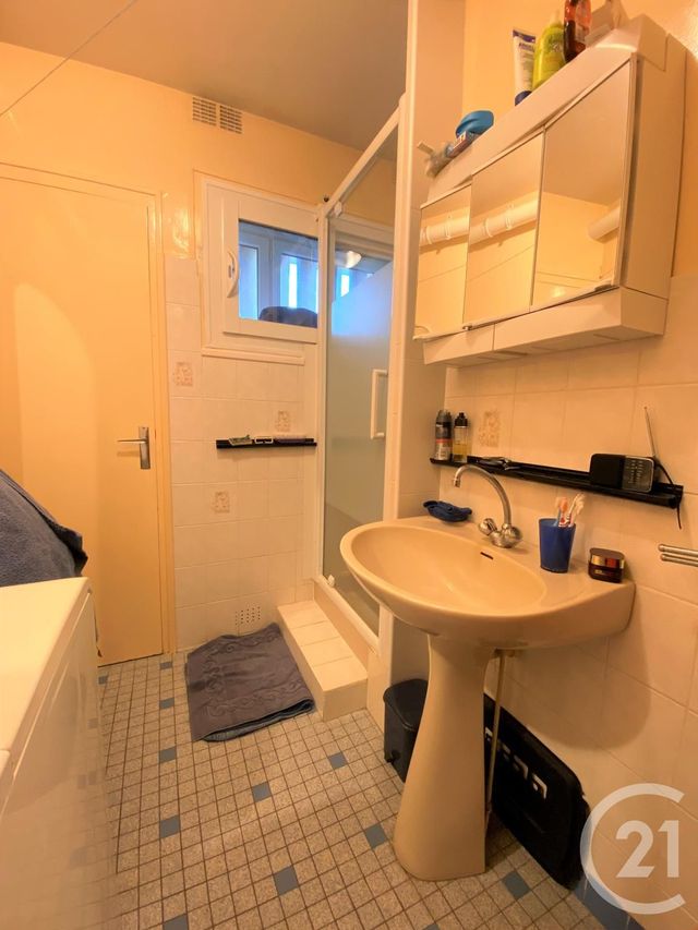 Afficher la photo en grand Appartement T3 à vendre - 3 pièces - 63.49 m2 - ST BERTHEVIN - 53 - PAYS-DE-LOIRE - Century 21 Dréano Immobilier