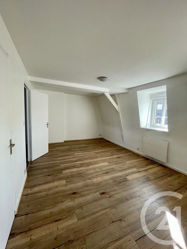 Appartement F2 à louer - 2 pièces - 37.7 m2 - ST BERTHEVIN - 53 - PAYS-DE-LOIRE - Century 21 Dréano Immobilier