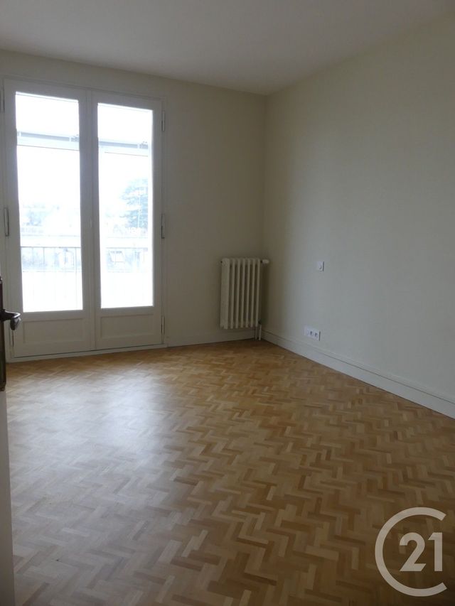 Appartement T4 à louer - 4 pièces - 104.61 m2 - LAVAL - 53 - PAYS-DE-LOIRE - Century 21 Dréano Immobilier