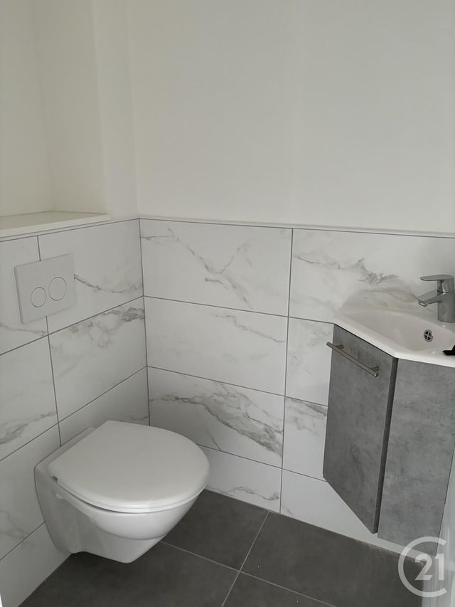 maison à louer - 6 pièces - 129.81 m2 - MAISONCELLES DU MAINE - 53 - PAYS-DE-LOIRE - Century 21 Dréano Immobilier