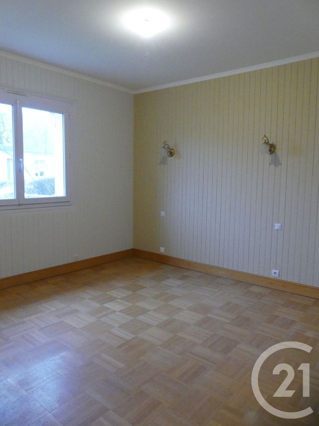 maison à louer - 4 pièces - 110.0 m2 - ST BERTHEVIN - 53 - PAYS-DE-LOIRE - Century 21 Dréano Immobilier