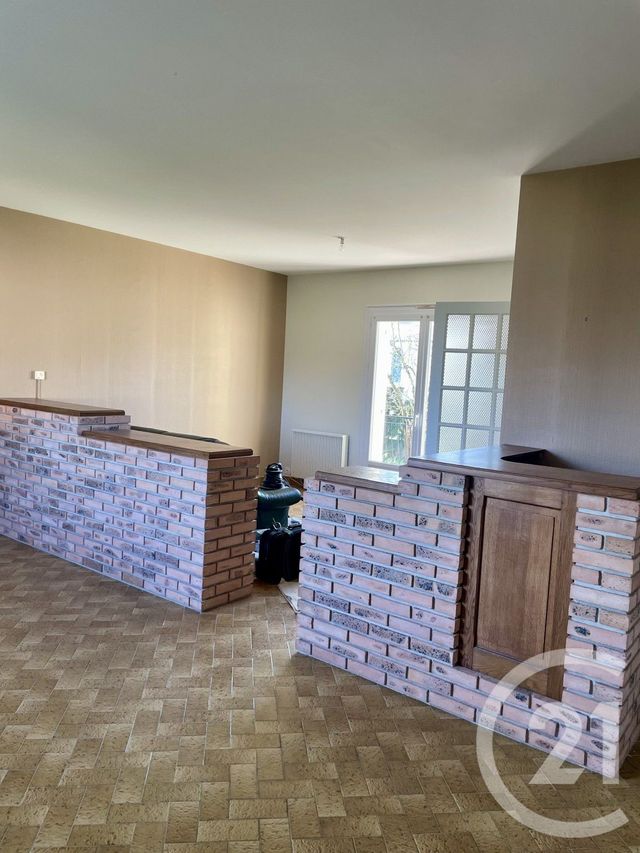 maison à louer - 4 pièces - 110.0 m2 - ST BERTHEVIN - 53 - PAYS-DE-LOIRE - Century 21 Dréano Immobilier