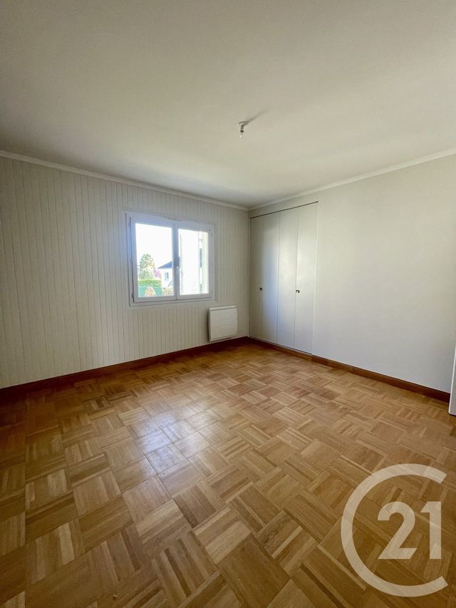 maison à louer - 4 pièces - 110.0 m2 - ST BERTHEVIN - 53 - PAYS-DE-LOIRE - Century 21 Dréano Immobilier