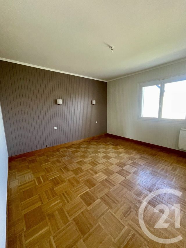 maison à louer - 4 pièces - 110.0 m2 - ST BERTHEVIN - 53 - PAYS-DE-LOIRE - Century 21 Dréano Immobilier