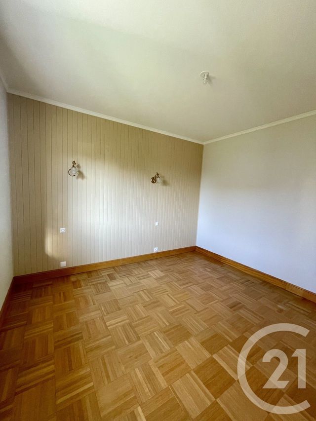 maison à louer - 4 pièces - 110.0 m2 - ST BERTHEVIN - 53 - PAYS-DE-LOIRE - Century 21 Dréano Immobilier