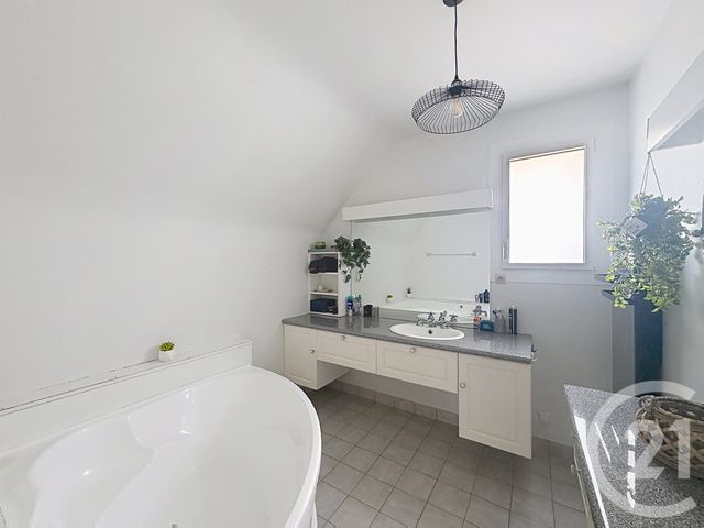 maison à vendre - 7 pièces - 152.34 m2 - ST OUEN DES TOITS - 53 - PAYS-DE-LOIRE - Century 21 Dréano Immobilier