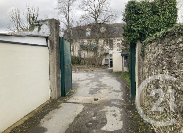 parking à louer - 10.0 m2 - LAVAL - 53 - PAYS-DE-LOIRE - Century 21 Dréano Immobilier