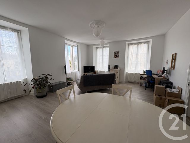 Appartement F3 bis à louer - 4 pièces - 90.33 m2 - COSSE LE VIVIEN - 53 - PAYS-DE-LOIRE - Century 21 Dréano Immobilier