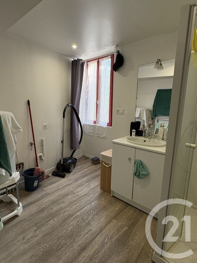 Appartement T2 à louer - 2 pièces - 37.96 m2 - LAVAL - 53 - PAYS-DE-LOIRE - Century 21 Dréano Immobilier