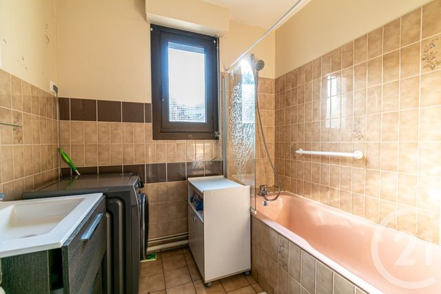 Appartement T3 à louer - 3 pièces - 76.32 m2 - LAVAL - 53 - PAYS-DE-LOIRE - Century 21 Dréano Immobilier