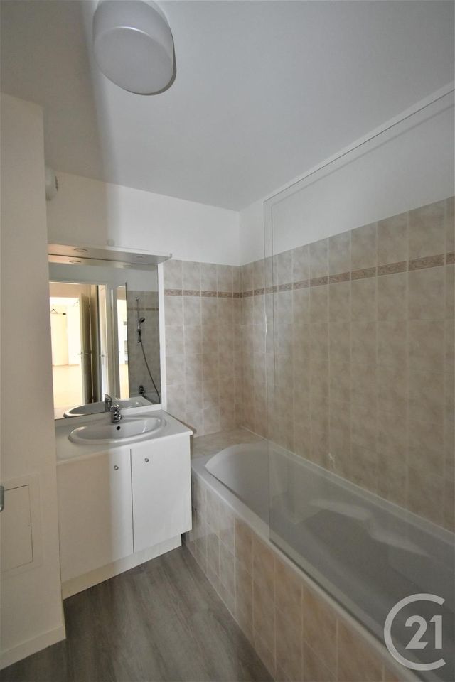 Appartement F3 à louer - 3 pièces - 64.99 m2 - LAVAL - 53 - PAYS-DE-LOIRE - Century 21 Dréano Immobilier