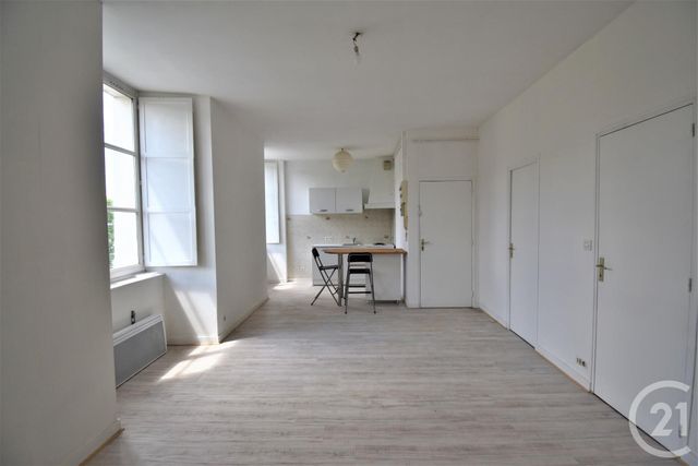 Appartement F2 à louer - 2 pièces - 40.0 m2 - ST BERTHEVIN - 53 - PAYS-DE-LOIRE - Century 21 Dréano Immobilier Appartement F2 à louer - 2 pièces - 40.0 m2 - ST BERTHEVIN - 53 - PAYS-DE-LOIRE - Century 21 Dréano Immobilier