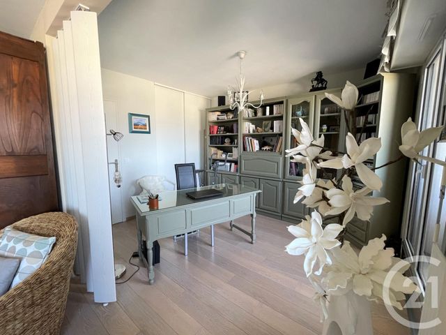Appartement T3 à vendre - 3 pièces - 73.13 m2 - LAVAL - 53 - PAYS-DE-LOIRE - Century 21 Dréano Immobilier Appartement T3 à vendre - 3 pièces - 73.13 m2 - LAVAL - 53 - PAYS-DE-LOIRE - Century 21 Dréano Immobilier