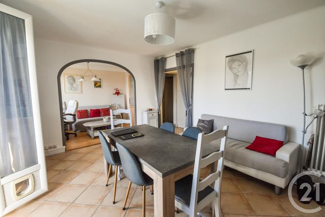 Appartement T3 à vendre - 3 pièces - 69.66 m2 - LAVAL - 53 - PAYS-DE-LOIRE - Century 21 Dréano Immobilier Appartement T3 à vendre - 3 pièces - 69.66 m2 - LAVAL - 53 - PAYS-DE-LOIRE - Century 21 Dréano Immobilier