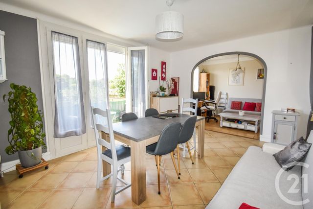 Appartement T3 à vendre - 3 pièces - 69.66 m2 - LAVAL - 53 - PAYS-DE-LOIRE - Century 21 Dréano Immobilier Appartement T3 à vendre - 3 pièces - 69.66 m2 - LAVAL - 53 - PAYS-DE-LOIRE - Century 21 Dréano Immobilier