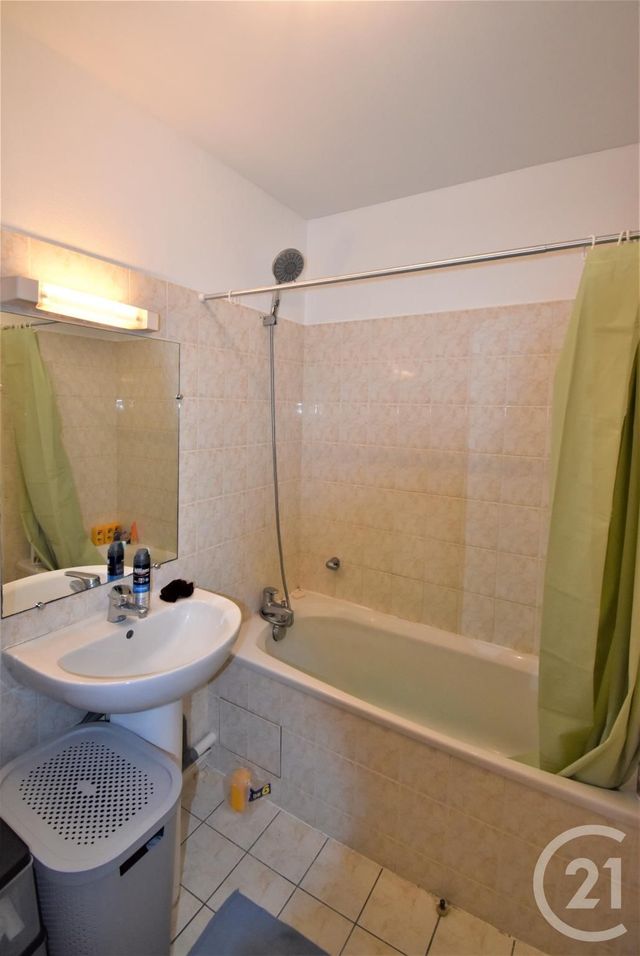 Appartement F2 à louer - 2 pièces - 43.0 m2 - LAVAL - 53 - PAYS-DE-LOIRE - Century 21 Dréano Immobilier Appartement F2 à louer - 2 pièces - 43.0 m2 - LAVAL - 53 - PAYS-DE-LOIRE - Century 21 Dréano Immobilier