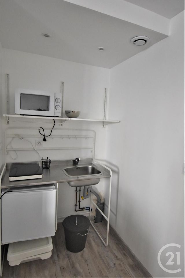Appartement F1 à louer - 1 pièce - 24.3 m2 - LAVAL - 53 - PAYS-DE-LOIRE - Century 21 Dréano Immobilier Appartement F1 à louer - 1 pièce - 24.3 m2 - LAVAL - 53 - PAYS-DE-LOIRE - Century 21 Dréano Immobilier