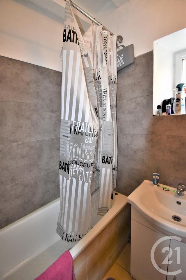 Afficher la photo en grand Appartement T3 à louer - 4 pièces - 72.98 m2 - MESLAY DU MAINE - 53 - PAYS-DE-LOIRE - Century 21 Dréano Immobilier