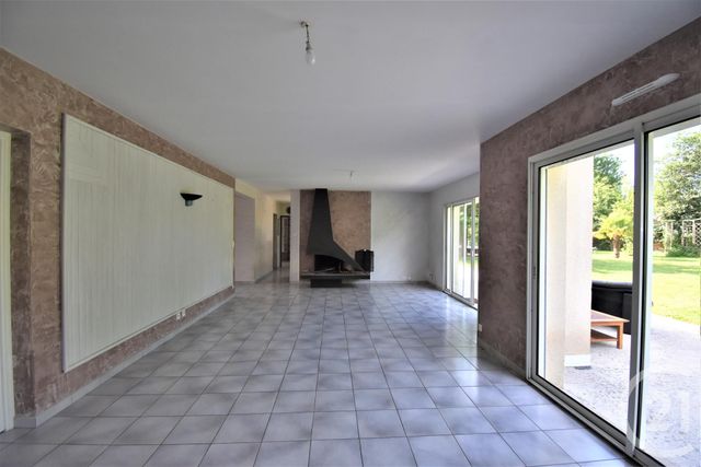 Afficher la photo en grand maison à louer - 8 pièces - 180.24 m2 - ST BERTHEVIN - 53 - PAYS-DE-LOIRE - Century 21 Dréano Immobilier