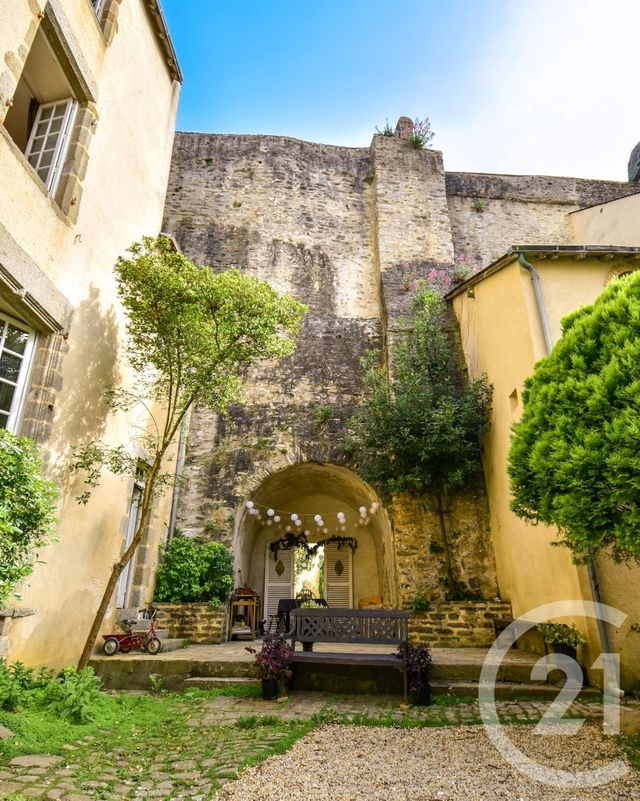Afficher la photo en grand maison à vendre - 10 pièces - 320.0 m2 - LAVAL - 53 - PAYS-DE-LOIRE - Century 21 Dréano Immobilier