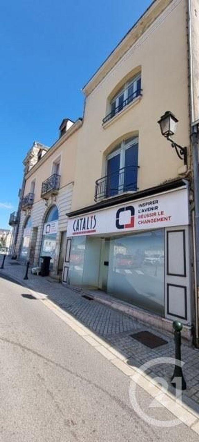 Afficher la photo en grand immeuble à vendre - 250.0 m2 - CHATEAU GONTIER - 53 - PAYS-DE-LOIRE - Century 21 Dréano Immobilier