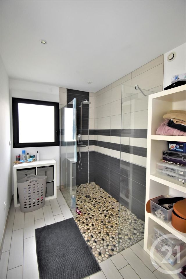 Afficher la photo en grand maison à louer - 5 pièces - 174.89 m2 - LAVAL - 53 - PAYS-DE-LOIRE - Century 21 Dréano Immobilier