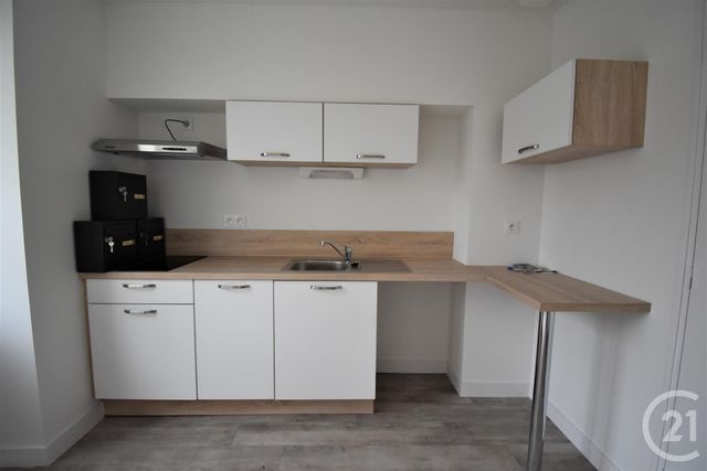 Afficher la photo en grand Appartement F1 à louer - 1 pièce - 12.9 m2 - ANDOUILLE - 53 - PAYS-DE-LOIRE - Century 21 Dréano Immobilier