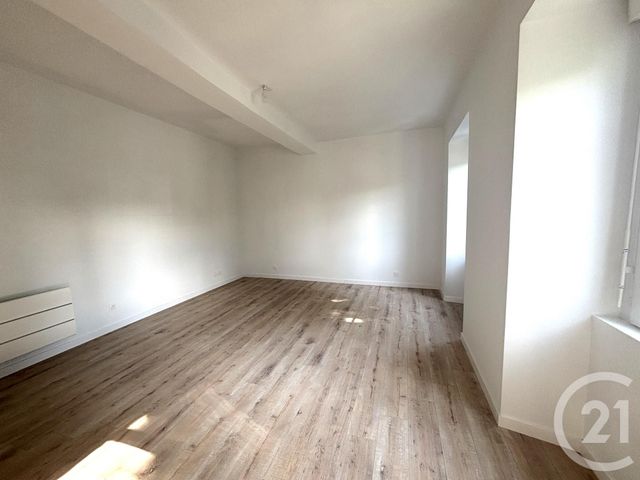 Afficher la photo en grand Appartement T3 à vendre - 3 pièces - 64.0 m2 - COSSE LE VIVIEN - 53 - PAYS-DE-LOIRE - Century 21 Dréano Immobilier