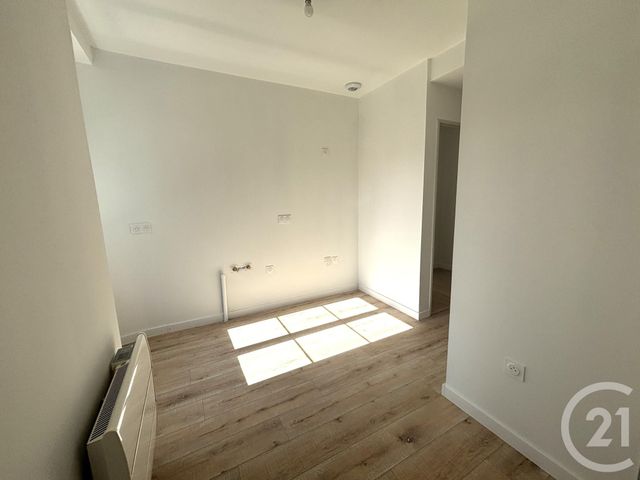 Afficher la photo en grand Appartement T3 à vendre - 3 pièces - 64.0 m2 - COSSE LE VIVIEN - 53 - PAYS-DE-LOIRE - Century 21 Dréano Immobilier